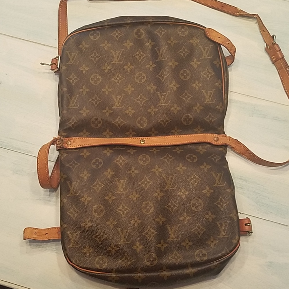Louis Vuitton Saumur 30 - Picture 2 of 8